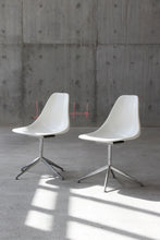 Load image into Gallery viewer, Fiberglass Swivel Chairs - Pair