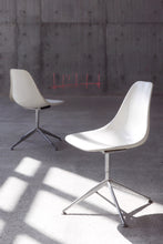 Load image into Gallery viewer, Fiberglass Swivel Chairs - Pair