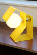 Load image into Gallery viewer, Yellow Space Age Plastic Globe Lamp