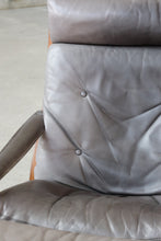 Load image into Gallery viewer, Westnofa Chair & Ottoman