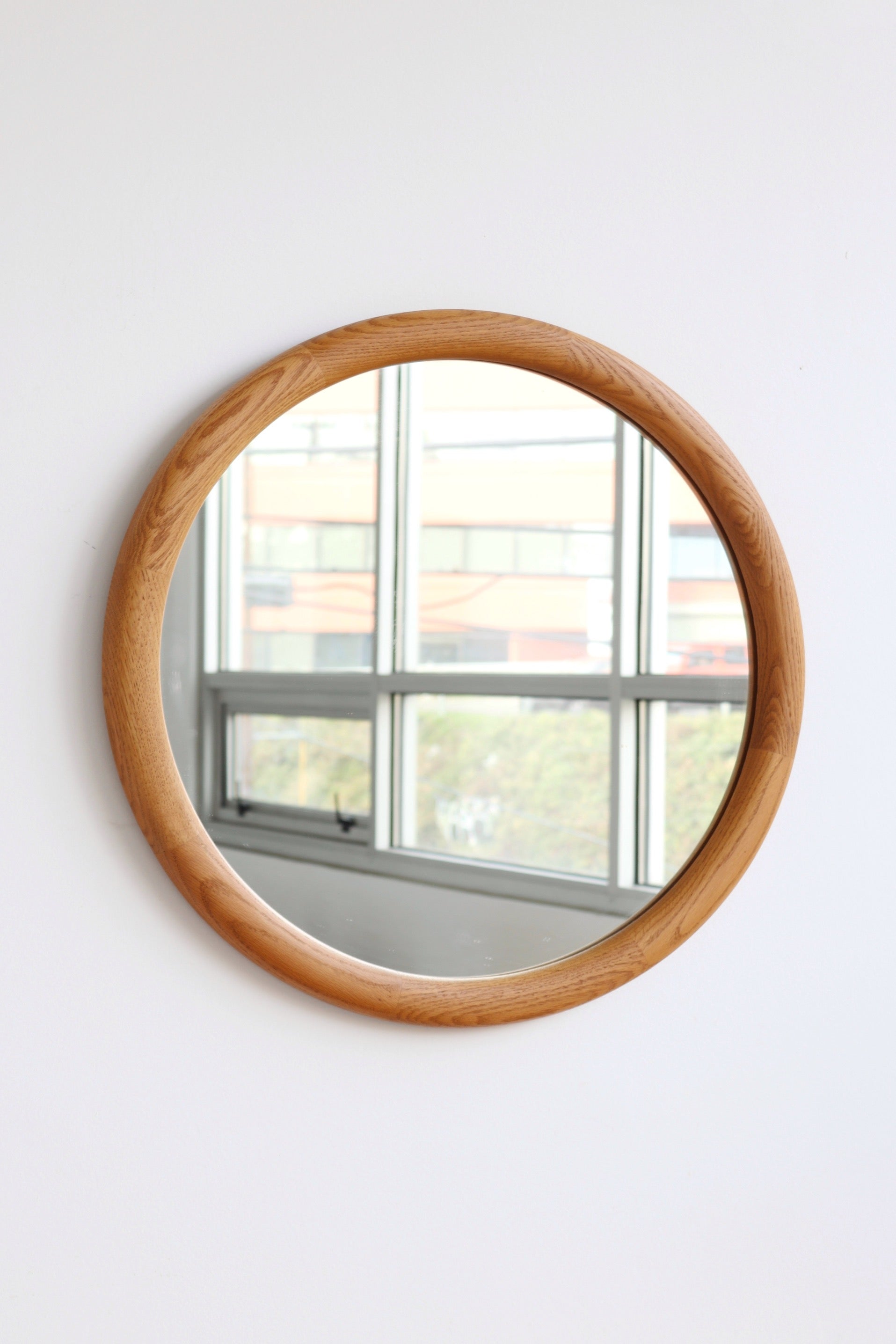 27" Round Oak Mirror In The Comfort Of