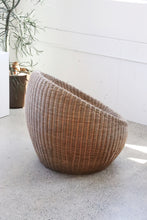 Load image into Gallery viewer, Wicker Pod Chair