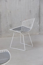 Load image into Gallery viewer, Set Of 4 White & Grey Knoll Bertoia Chairs