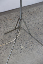 Load image into Gallery viewer, Telescopic Tripod Task Lamp