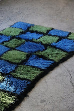 Load image into Gallery viewer, Vintage High Pile Checkered Rug