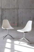 Load image into Gallery viewer, Fiberglass Swivel Chairs - Pair
