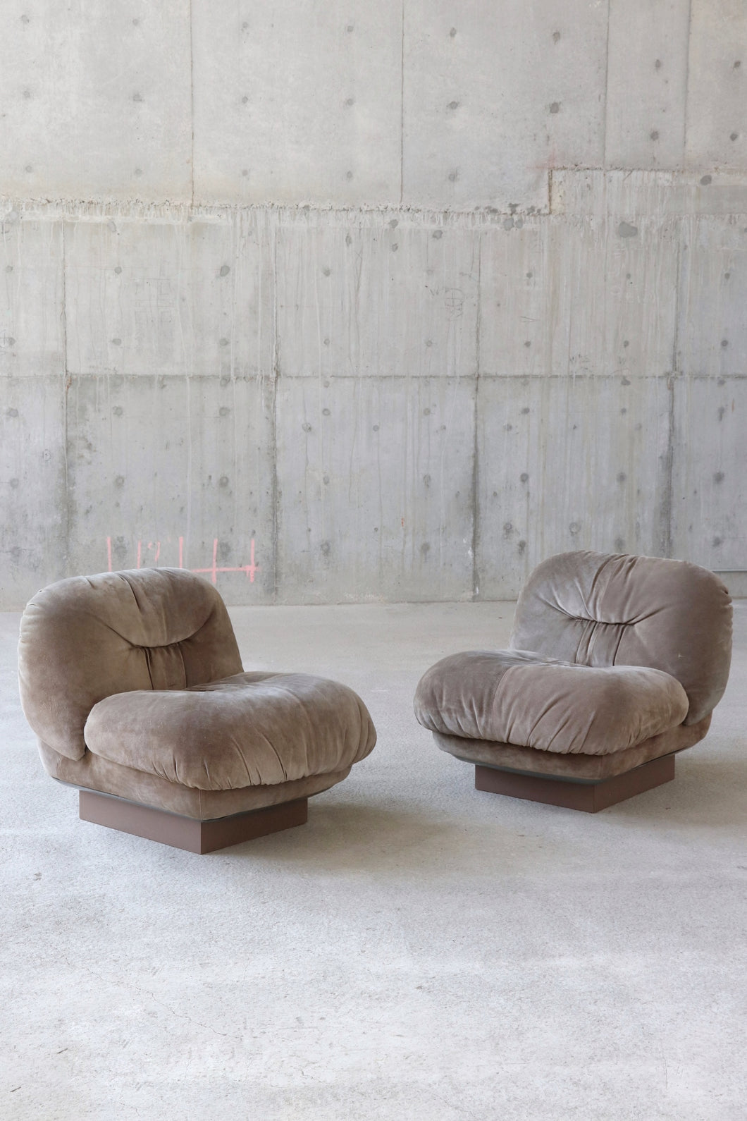 Space Age Suede Lounge Chair By Saporiti Italia