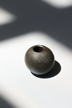 Load image into Gallery viewer, Stone Flower Frog

