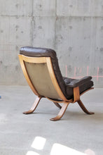 Load image into Gallery viewer, Sculptural Teak &amp; Leather Lounge Chair
