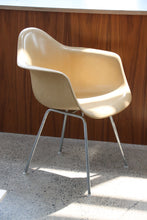 Load image into Gallery viewer, 1950's DAX Eames Fiberglass Chair
