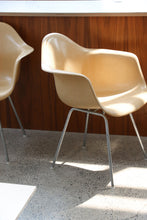 Load image into Gallery viewer, 1950's DAX Eames Fiberglass Chair
