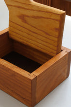 Load image into Gallery viewer, Handmade Oak Keepsake Box
