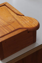 Load image into Gallery viewer, Handmade Oak Keepsake Box
