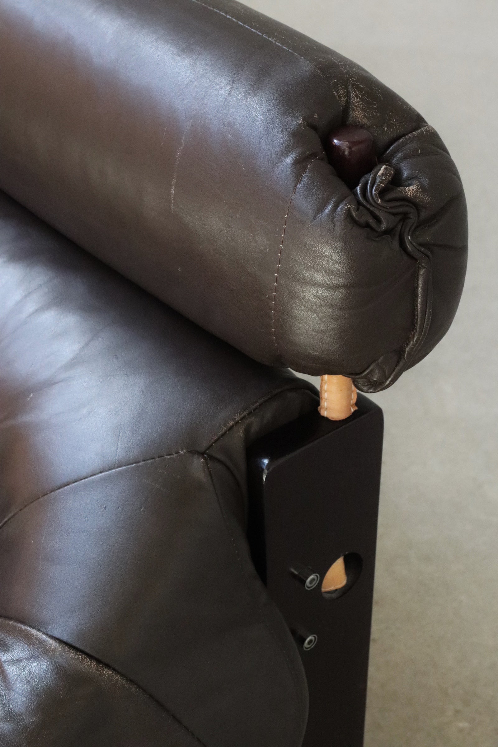 Percival Lafer MP-97 Loveseat – In The Comfort Of