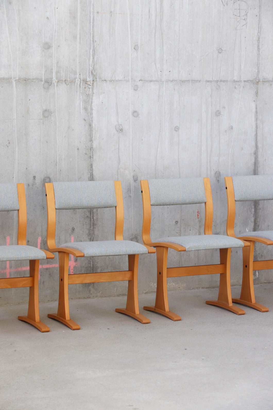 Set Of 6 Mid Century Beech Dining Table Chairs