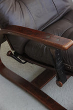Load image into Gallery viewer, Westnofa Leather Recliner &amp; Ottoman

