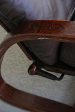 Load image into Gallery viewer, Westnofa Leather Recliner &amp; Ottoman
