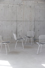 Load image into Gallery viewer, Set Of 4 White &amp; Grey Knoll Bertoia Chairs
