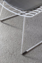 Load image into Gallery viewer, Set Of 4 White &amp; Grey Knoll Bertoia Chairs

