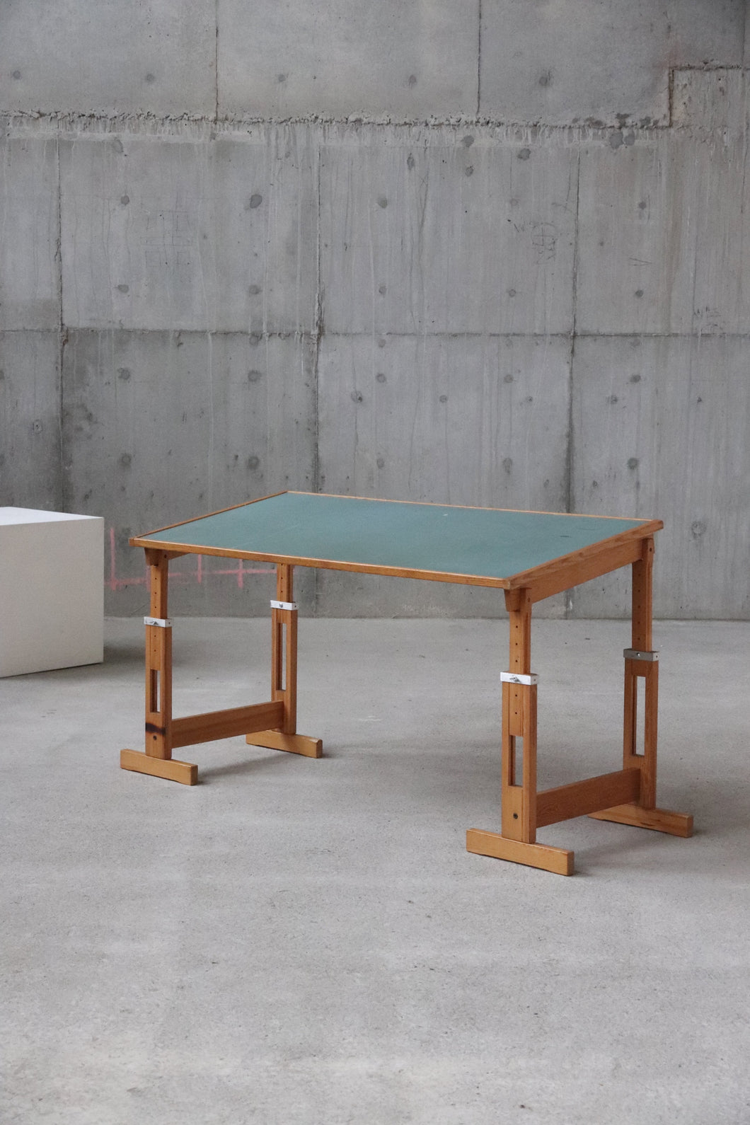 Pine Adjustable Drafting Table