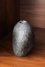 Load image into Gallery viewer, Rock Budvase
