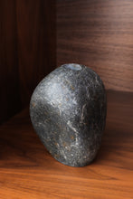 Load image into Gallery viewer, Rock Budvase
